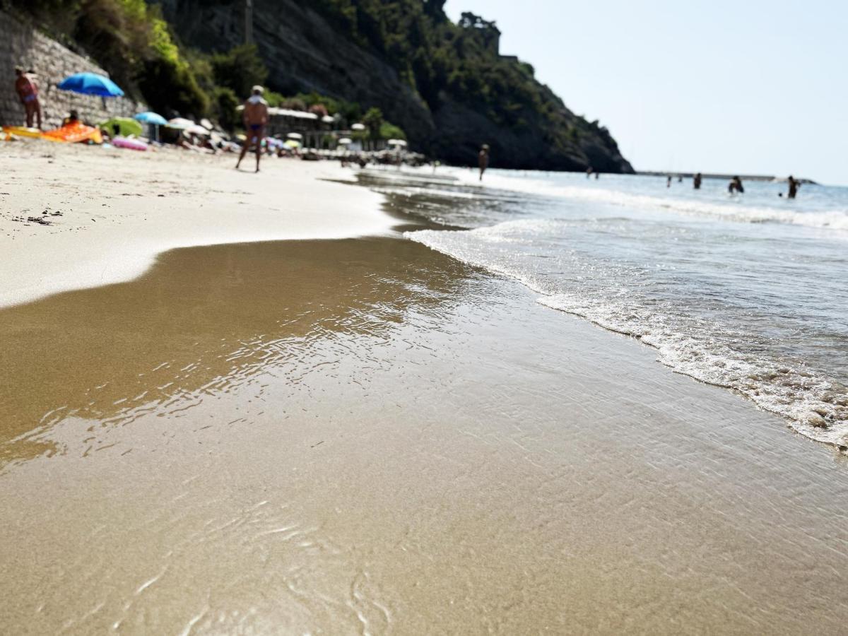 Appartamento Al Mare เวนติมิญา ภายนอก รูปภาพ