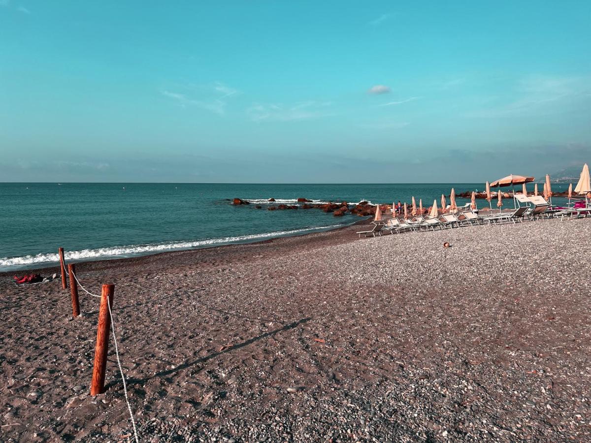 Appartamento Al Mare เวนติมิญา ภายนอก รูปภาพ
